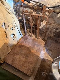 Bilancia a bascula con pesi e bilancia stadera