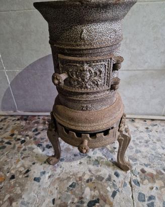 Antica stufa   a legna
