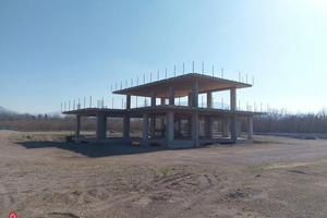 Villa indipendente con terreno di 9.000mq