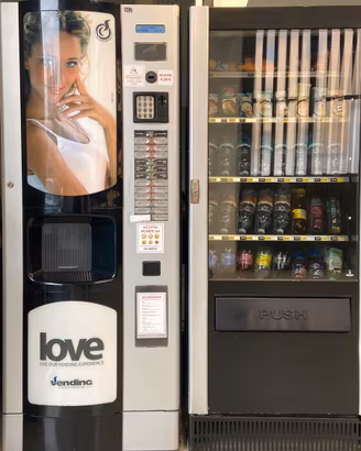 2 distributori snack caffe e bevande calde