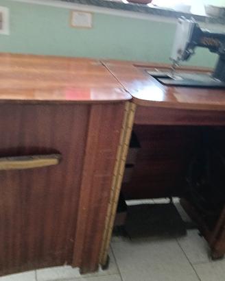 macchina da cucire Necchi vintage, mobile 