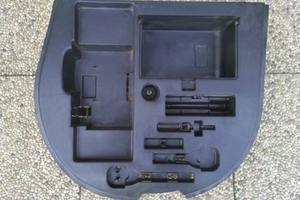 Lancia Ypsilon Contenitore Kit Emergenza Baule