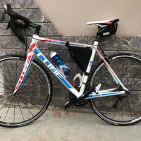 bici da corsa Cube Pelaton