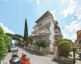 TRILOCALE CON TRE BALCONI E CANTINA, CASSIA-TOMBA