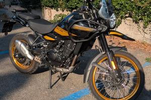 ROYAL ENFIELD HIMALAYAN 450 TUBELESS NERA E ORO
