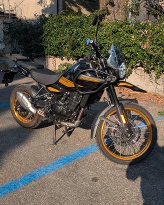 ROYAL ENFIELD HIMALAYAN 450 TUBELESS NERA E ORO