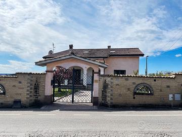 Villa indipedente con terreno