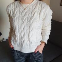 Maglione invernale bianco a trecce