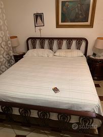 Letto completo di comodini