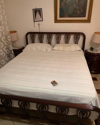 Letto completo di comodini