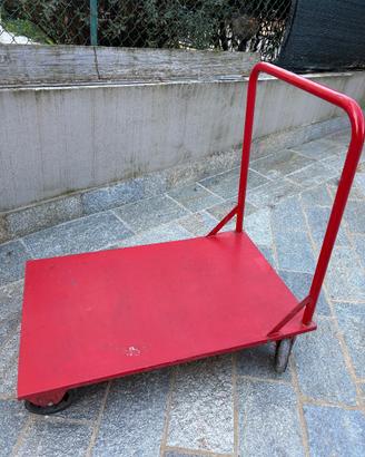 Carrello con pianale