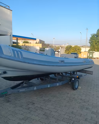 Gommone 5 metri  + motore + carrello