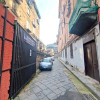 Capodichino- ampio capannone