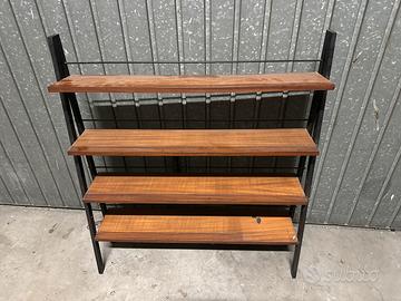 Libreria di ferro e lgno, anni ‘60. Zona Rustica