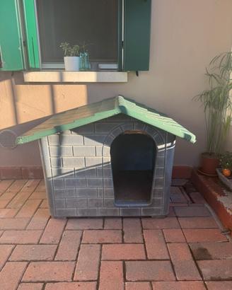 Cuccia per cane da esterno/interno in plastica