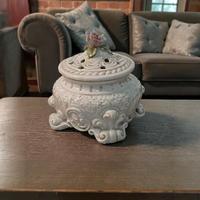 Porta pot-pourri in porcellana decorata – 13 cm