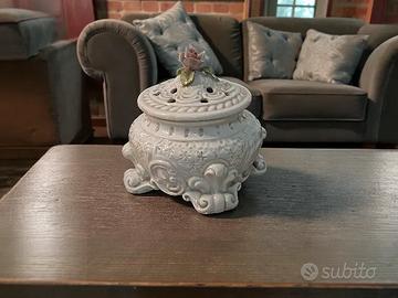 Porta pot-pourri in porcellana decorata – 13 cm