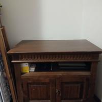 mobiletto antico legno mette televisione 