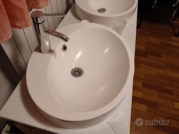 lavabo e rubinetto 
