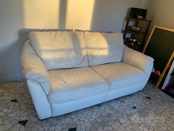 Divano Ikea in ecopelle