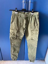 Pantaloni verdi