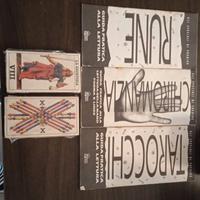 tarocch rune chiromanzia con mazzi di carte