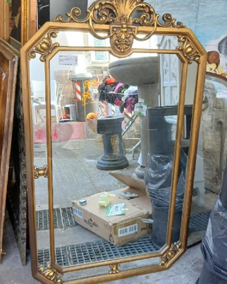 Specchio rettangolare con fregio