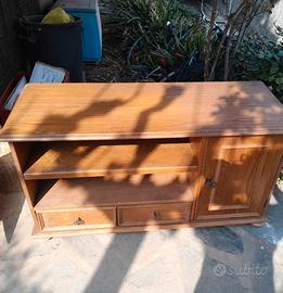 mobile i legno molto robusto 