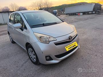 Toyota Verso-S 2011---1.3 Benzina Neopatentati