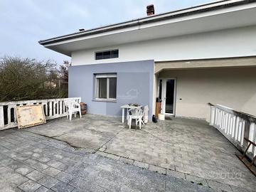 Casa semindipendente con terrazzo