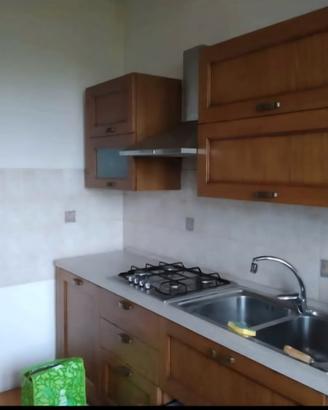Cucina completa in legno perfetta