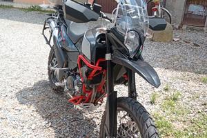 SWM  Husqvarna SUPERDUAL 650 2024, 2000km euro 5