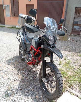 SWM  Husqvarna SUPERDUAL 650 2024, 2000km euro 5