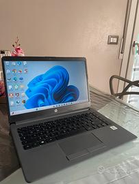 computer portatile HP 240 G8 notebook PC