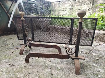 Parascintille con alari per caminetto