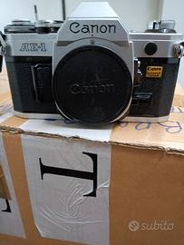 Macchina fotografica Canon AE-1 + accessori