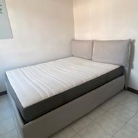Letto matrimoniale con cassettone porta biancheria