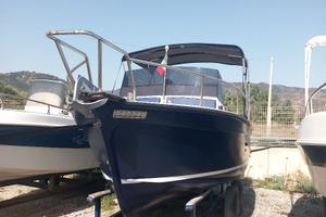 Gozzo in vetroresina - Modello: Hippy 20 cantiere
