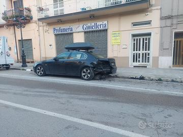 BMW 520d E60 2007 automatica incidentata - motore