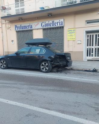 BMW 520d E60 2007 automatica incidentata - motore