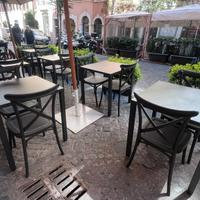 Tavoli e sedie per locali contract