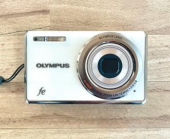 Olympus FE-4010 + scatola + caricatore + SD 16GB