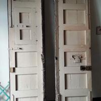 Portoni antichi in legno di castagno