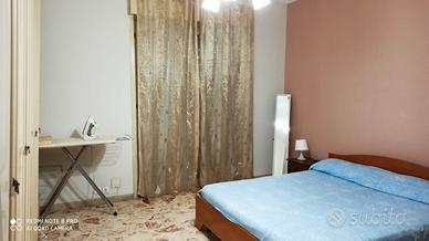 Tre camere singole arredate in appartamento