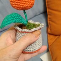 tulipano in vaso arancione uncinetto 