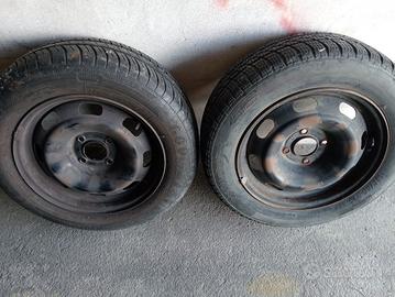 quattro cerchi in ferro da 15 per Peugeot 