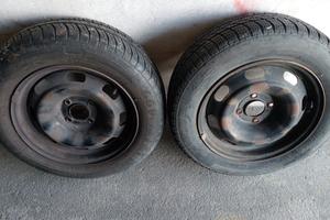 quattro cerchi in ferro da 15 per Peugeot 