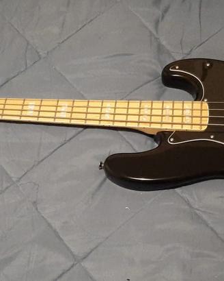 Basso Squier by Fender