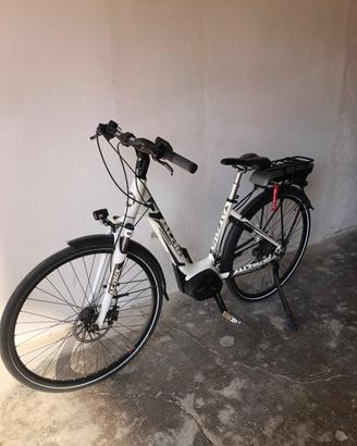 Bicicletta bici donna atala elettrica bosch