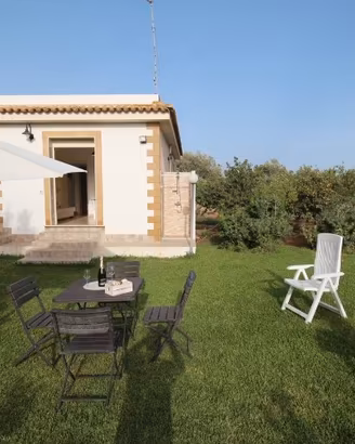 Vacanze a Marzamemi casa prato al mare